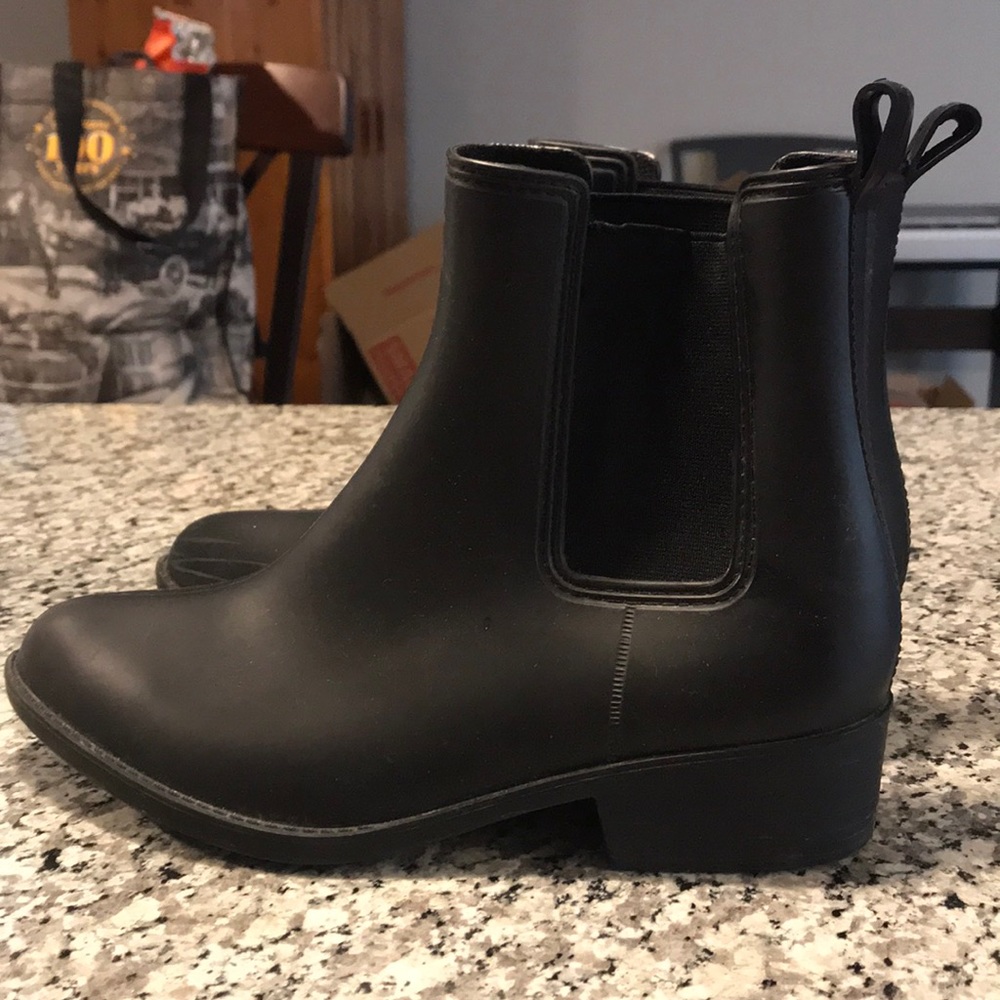 Urban Outfitters Chelsea Boots Size 9